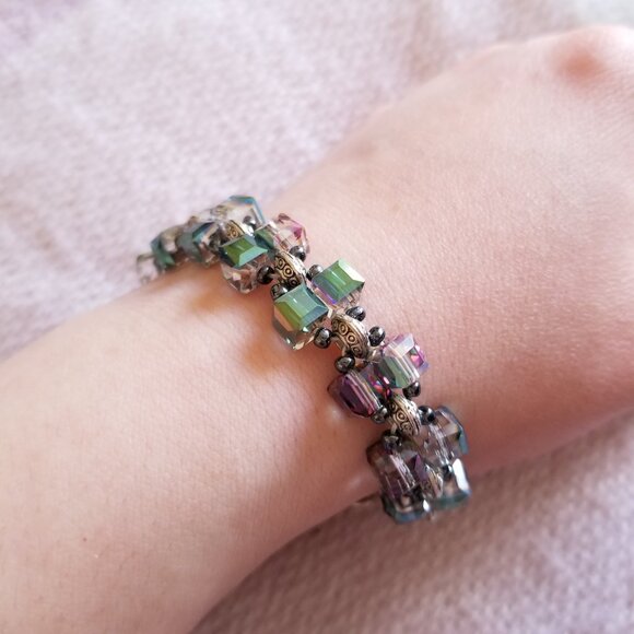 New handmade woven crystal bracelet with iridescent crystal cube beads - Picture 6 of 10